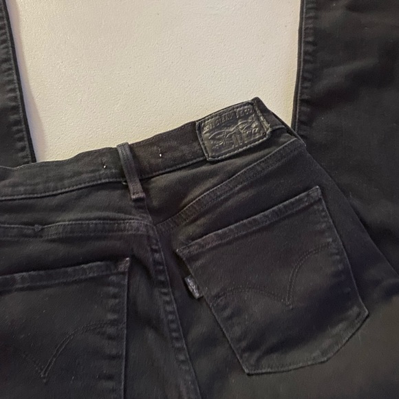 Ladies 311 black Levi’s. - Picture 3 of 7